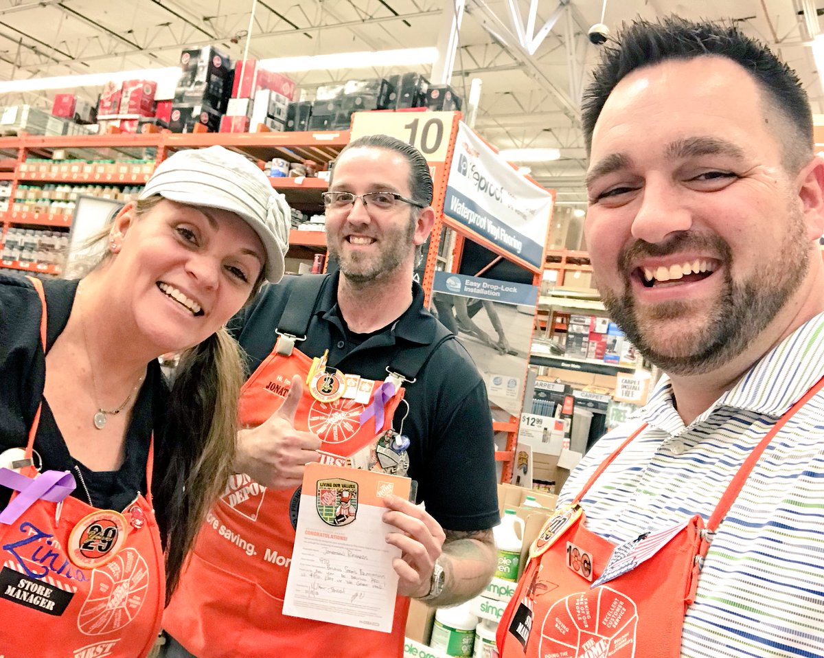 mattjensen93's tweet photo. I gotta give a shout-out 🗣 to Jonathan, PRO DS at 470! Great engagement & growth happening at the pro desk! Great job Sir! #FindKnowGrow #PROFocusMonth #GoPro #straightoutta470 #D66PROUD https://t.co/70Nuapxwv0