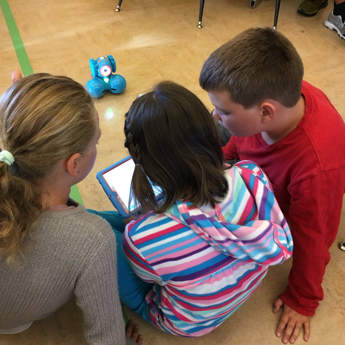 Partner Programming or Collaborative Coding? Either way, I love seeing these 4th graders solve #DashRobot puzzles with #blockly coding. @WonderWorkshop