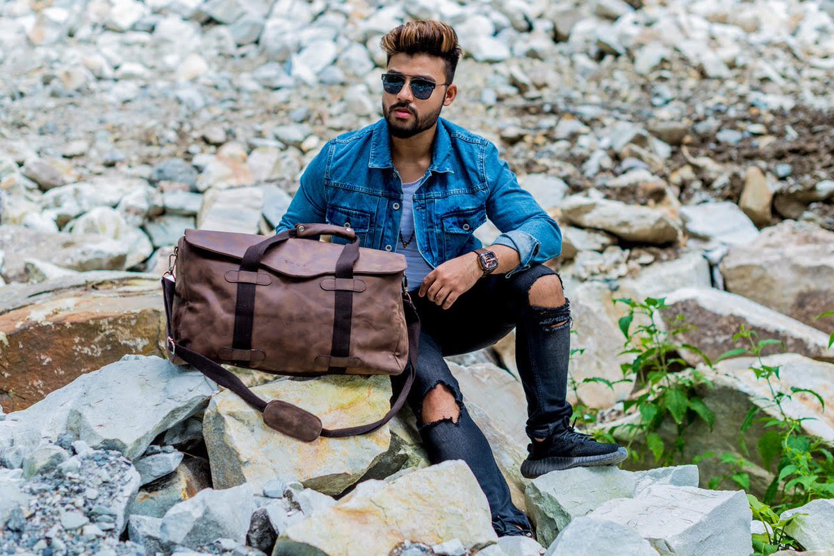 Packing all your essentials have never been so easy before. The Mighty Joe- duffel bag is a perfect travel carry on. 

Shop Now goo.gl/mC3C8F

#EvoqStyle #Travelbag #Duffelbag #Veganbag #Travelessential #handmade #madeinindia