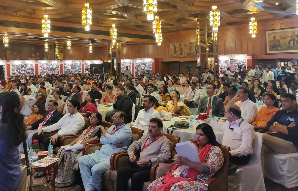 NITIAayog's tweet photo. #PoshanMaah has rebooted the #POSHANAbhiyaan. It has revitalised the conversation on health &amp; nutrition. Asha &amp; ANM workers, Block &amp; District level officers have been the true drivers of success of this programme: #NITI Member Dr VK Paul at the PoshanMaah #AwardCeremony today https://t.co/9yKD0LiEJD