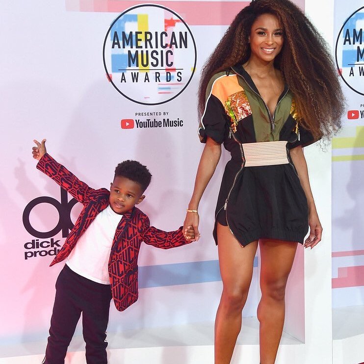Pien18819383's tweet photo. @ciara @CiaraRenee8 #Ciara #music #AMAs #AmericanMusicAwards #fashion #redcarpet #OOTD #ootdfashion #desquared https://t.co/4YMdl9OtVi
