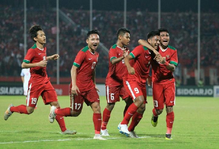 Egiputr56775780's tweet image. 💣 Saksikan Nonton Live Fredly Match Garuda Muda mempertemukan 💥💣

⚽️ Indonesia U-19 Vs Saudi Arabia U-19
🏆FredlyMatch
📆Rabu 10 Oktouber 2018
⏱️15:45 WIB
📡Bosball. com
⬇️⬇️⬇️
bit.ly/2NreTML

#GarydaMuda #IndonesiaBisa
#INADay