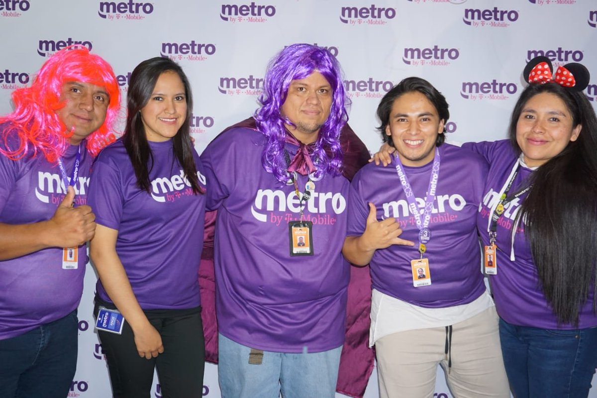 TeamDexGuate's tweet photo. #TeamDex having an awesome Metro by T-Mobile Launch!! #LivePurple @PurpleSquadGT https://t.co/7t49Pp2lZV