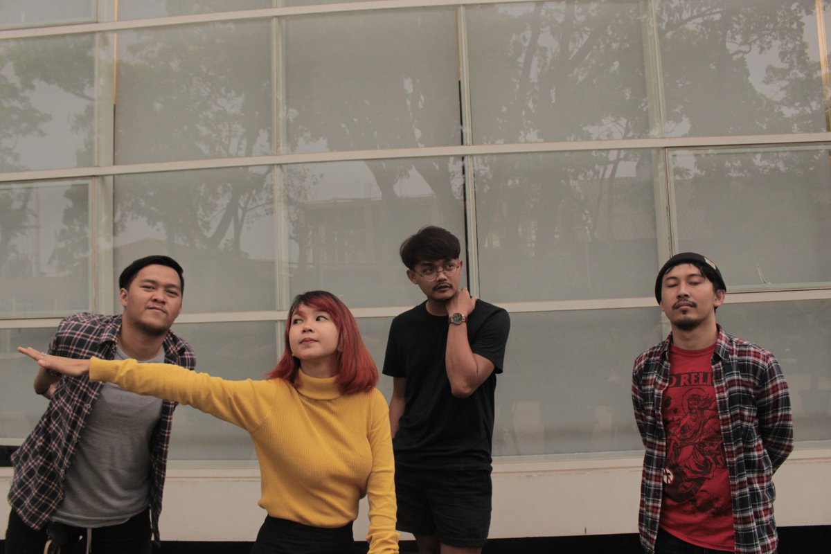Single terbaru dari <a href="/HAYBOMB/">Haybomb</a> meng-cover lagu dari <a href="/Kubik688/">M.A.T.E.L</a> berjudul M.A.T.E.L silahkan menikmati. :)

 bit.ly/HAYBOMBMATEL