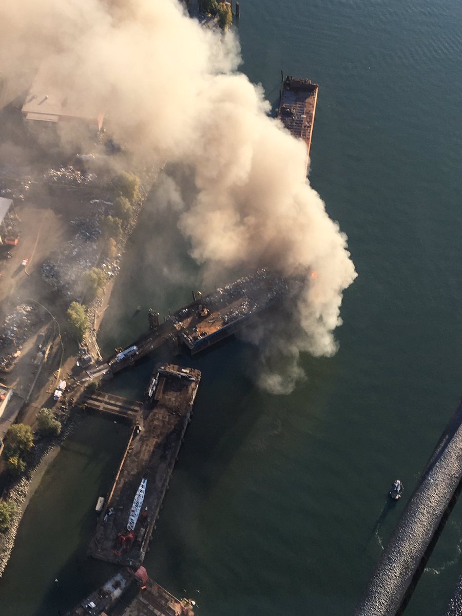 rlcadams's tweet photo. Aerial shots of the #bargefire in #Vancouver @GlobalBC @skyhelicopters https://t.co/m2sRwvdccF