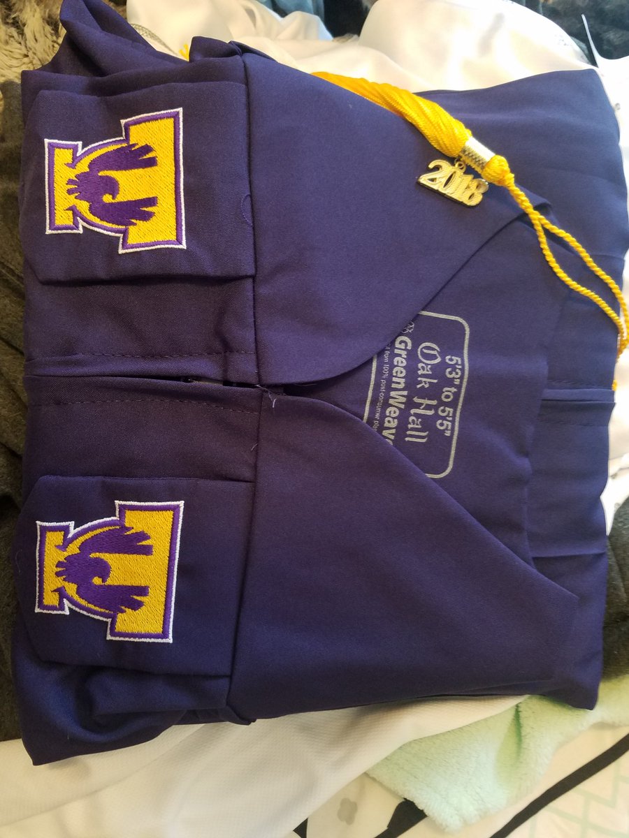 Kaylee_Nickkky's tweet photo. Graduation is SO close, YAY!!!!!! 💜💛💜 https://t.co/g1p1JDRiRl