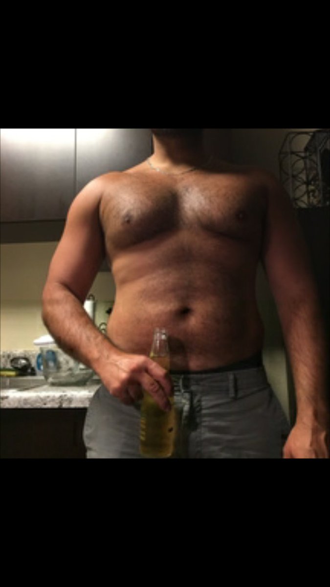 JAMES28816829's tweet photo. Todavia no entro en conversacion con Este #hetero y ya me mando fotos 😏😁😂 que quieres, cerveza o un cafe? https://t.co/THpGAEJX6a