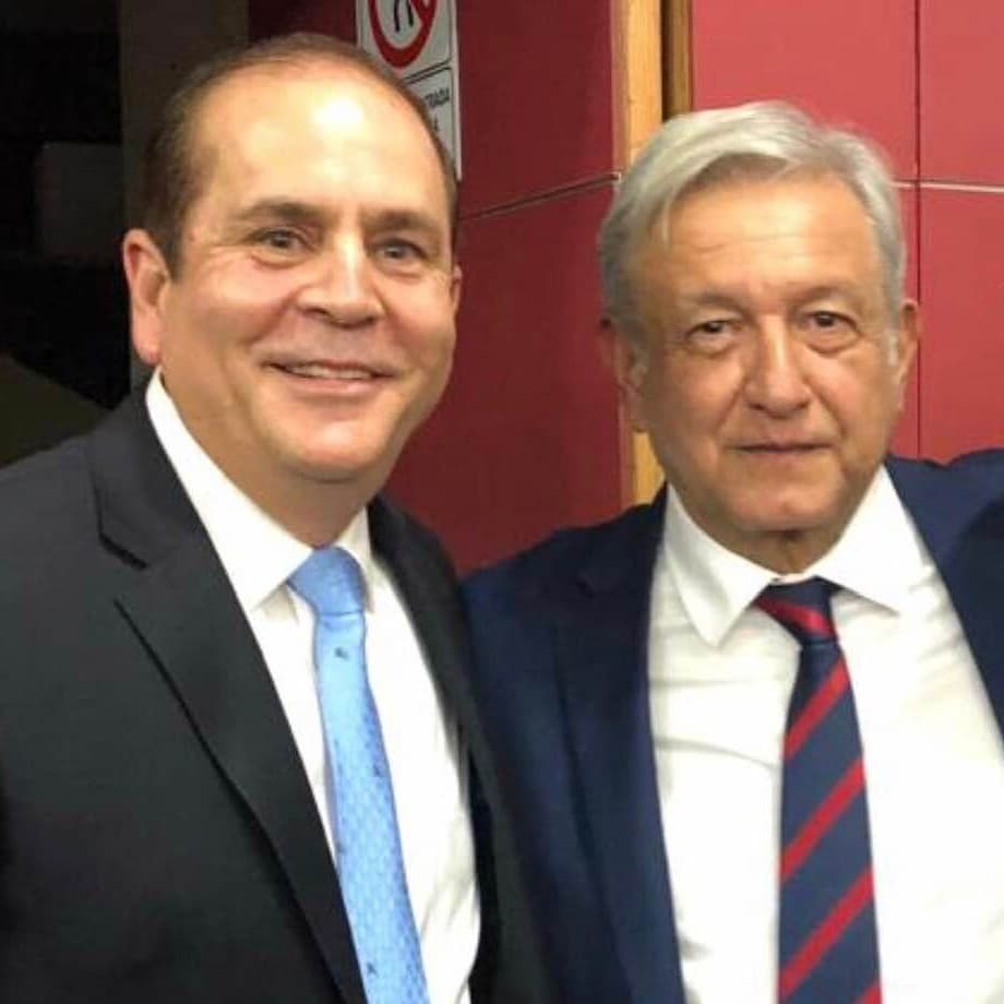claudiobresofic's tweet photo. El presidente electo de México, Andrés Manuel López Obrador, encabezó la reunión sobre Zona libre de la frontera norte, en la que abordó su compromiso de campaña de reducir el IVA en la frontera, del 16 al 8 %, y también el ISR del 35 al 20 %. https://t.co/ylHu4VBpRd