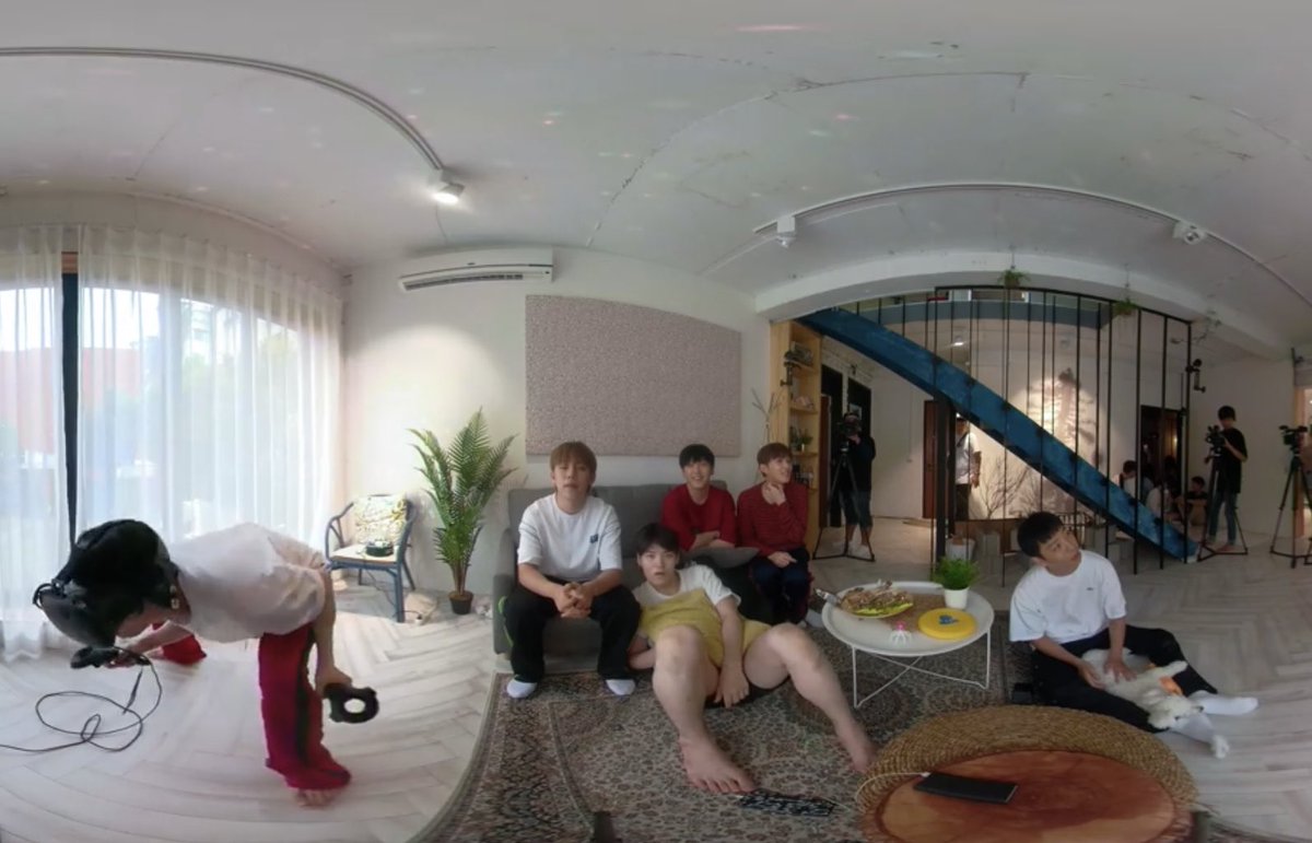 baploops's tweet photo. why did they decide it was a good idea to air this lol https://t.co/6q0zayaiG9