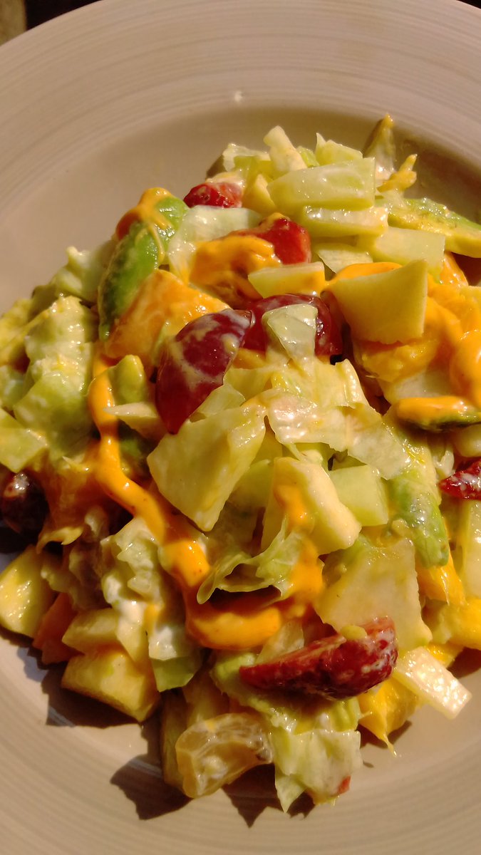 Mentari pagi begitu genit menyapaku &amp; menyinari sarapan pagiku. 

Sarapan sehat ala saya nih <a href="/blogdokter/">dokterMade</a> 
Salad buah ; 
Alpukat
Melon
Strawberi
Kelengkeng
Anggur
Apel 
Mangga harum manis +
Lettuce
Mayonais. 

Awali hari dengan yg sehat + berpikir positif + berdoa &amp; bersyukur. 😊