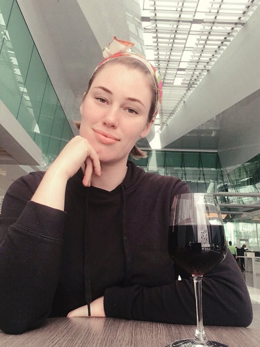 Very delayed flight. So...wine 🍷 https://t.co/Y45JgMtDic