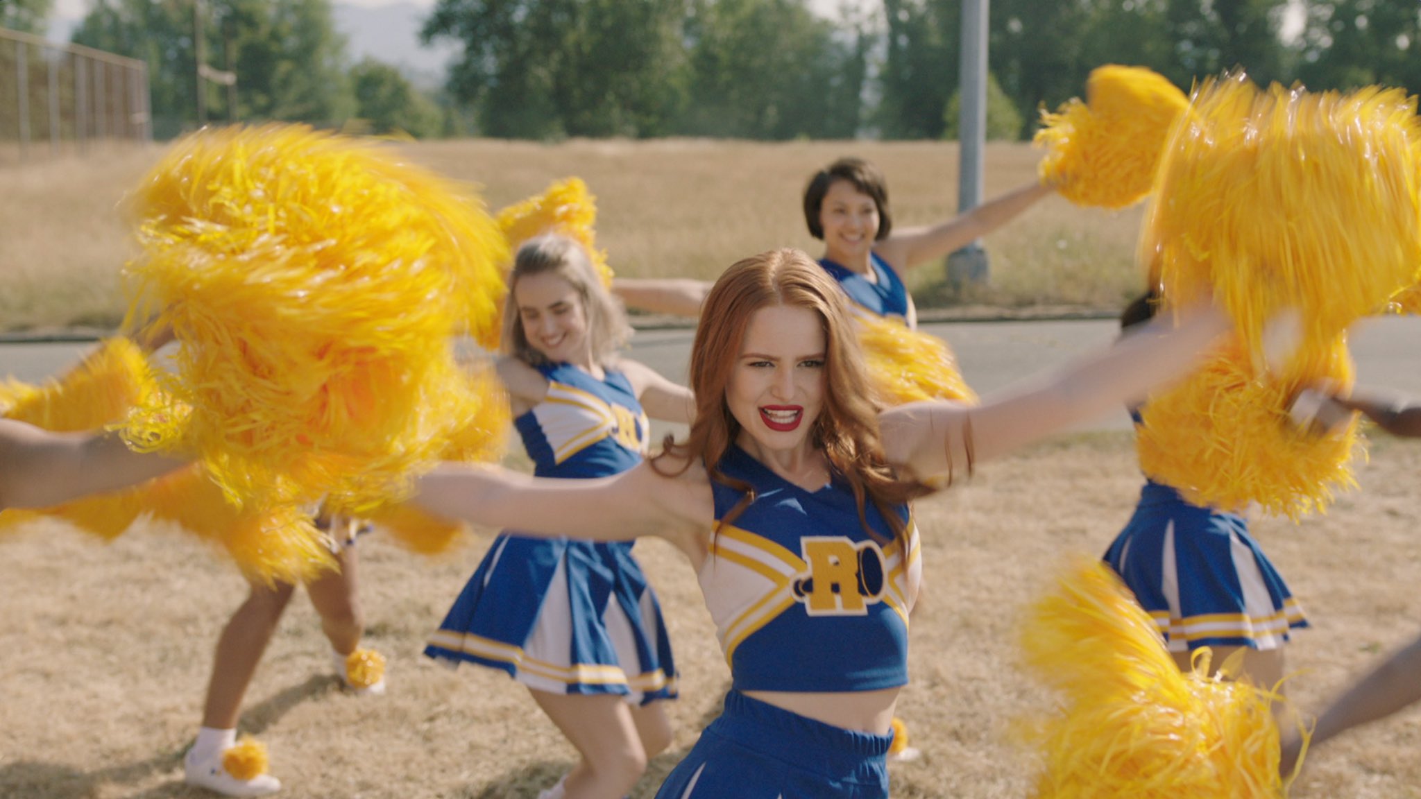 RobertoAguirreSacasa on Twitter: "“V” is for Vixens, cheering because # Riverdale returns tomorrow night!! 🍒🏆🌪🔥💥💎🔑🎰  https://t.co/bsajX1xOND" / Twitter