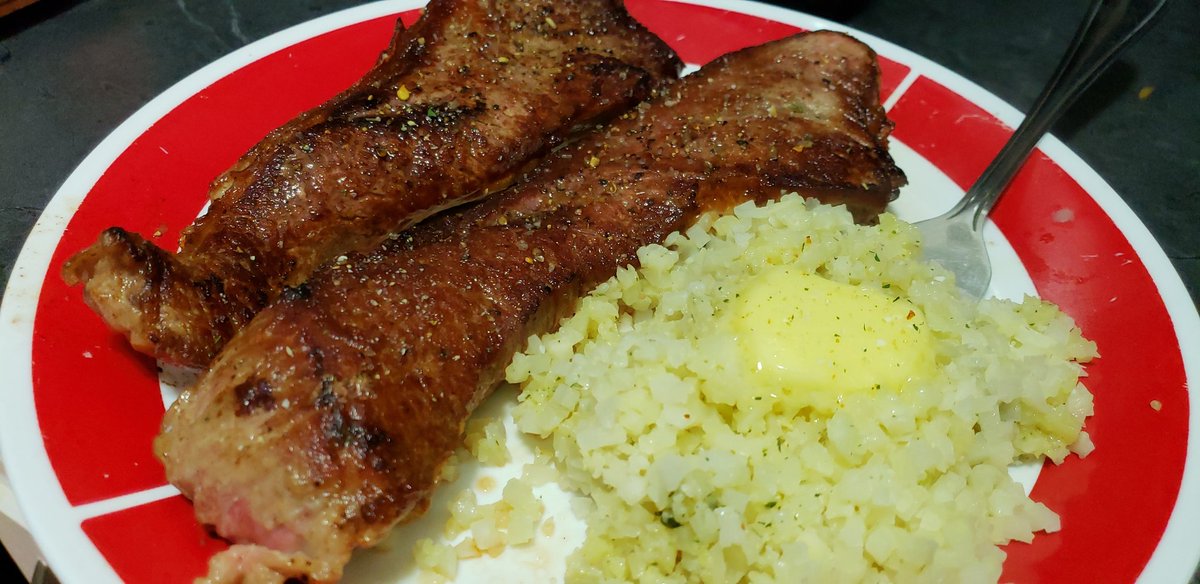marlorahn's tweet photo. Steak with riced cauliflower....so yummy 😀

#LowCarb #Keto #GetFit #GetHealthy #FeelGreat #LiveLife #LowCarbLiving #IntermittentFasting #MoreEnergy #FatLoss #BetterMood #BetterFocus #MentalClarity #LessCravings #BetterSleep #SustainableKeto #BetterYou https://t.co/F0OQPaVkmV