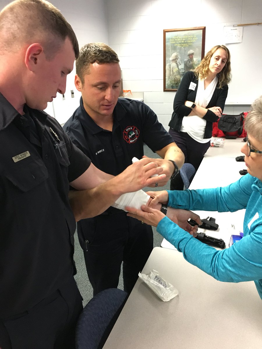AppletonPD_WI's tweet photo. Learning the basics of stopping bleeding @appletonfire by using tourniquets, direct pressure and pressure gauze at tonight’s Citizen’s Academy. Stuff everyone should learn #StopTheBleed #cpsa2018 https://t.co/v5NyXtOPs8
