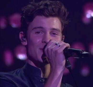shawnxniallx's tweet photo. VEAN SU CARITA HERMOSA TIENE QUE GANAR MI BEBE VAMOOOOOOS 

#AMAsTNT #ShawnMendes https://t.co/RCRA8eGPI9