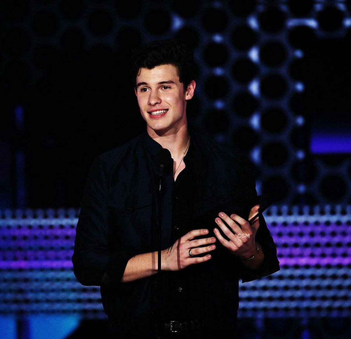 shawnandglitter's tweet photo. SUS OJITOS LLOROSOS! BASTA! NO PUEDO MÁS! EL SE MERECE ESO Y MUCHO MAS! NO SE QUE HICE PARA TENER UN ÍDOLO TAN MARAVILLOSO! <3 
#AMAsTNT #ShawnMendes https://t.co/qVoxTVGufh