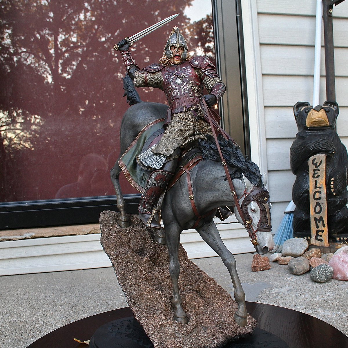 Elessar023's tweet photo. Next item being reviewed for CTP on @theoneringnet the awesome Eomer on Firefoot statue by @WetaWorkshop.  #middleearth #LOTR #Tolkien #wetaworkshop #theoneringnet https://t.co/7DY0YesGCW