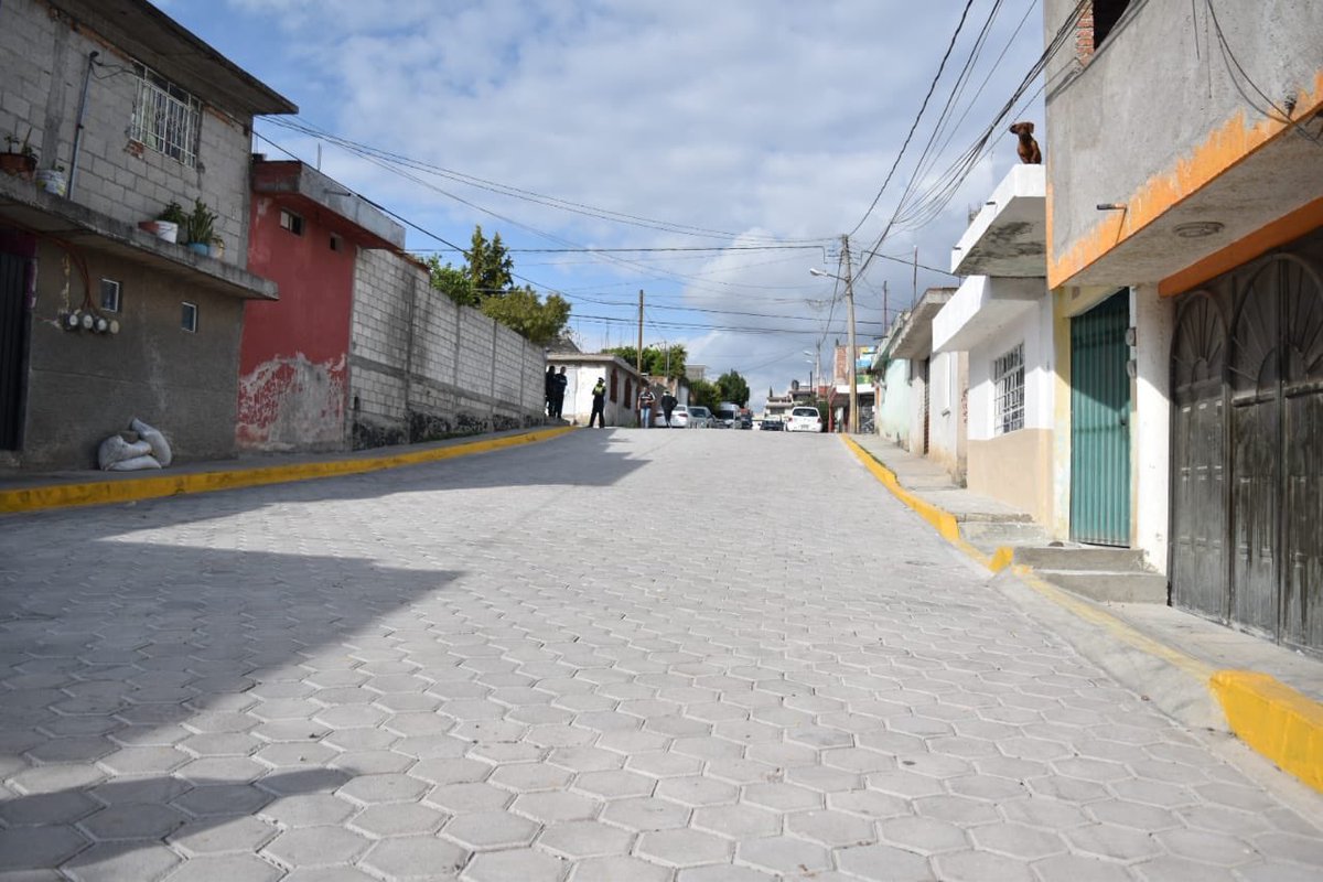 Mejorar las condiciones de vida de las familias poblanas es una de las prioridades del Alcalde <a href="/LuisBanck/">Luis Banck</a>, esta tarde acompañados del Comité Ciudadano de Presupuesto Participativo de San Jerónimo Caleras, inauguramos el adoquinamiento de las calles
🔹8 norte
🔹Oyamel