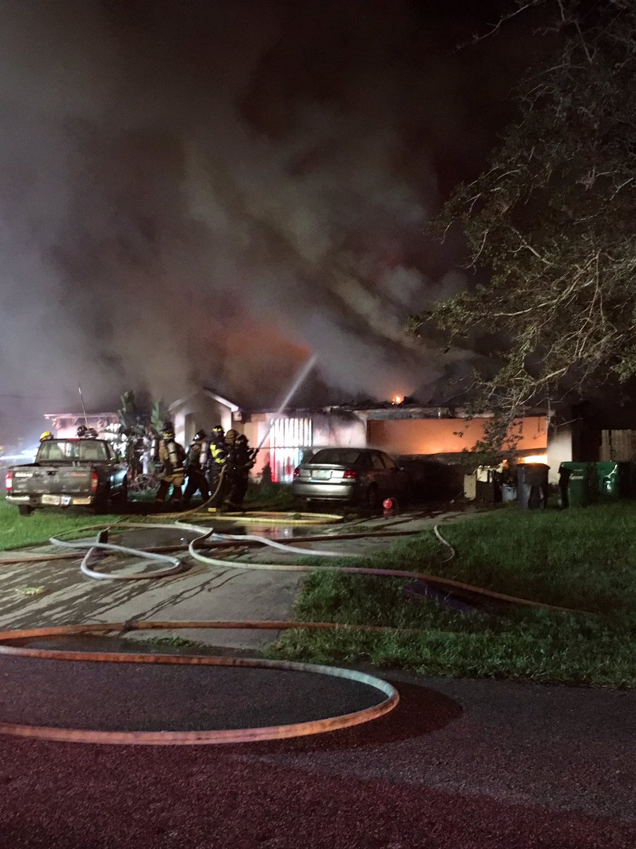 BCFRpio's tweet image. **STRUCTURE FIRE**7200 blk Carlowe Ave. Port St John. Working garage fire extended into attic. Defensive fire conditions. 3 occupants out safely. 1 being checked out by medical crew. Inspector inbound. #BCFR #BREVARDSBRAVEST #STRUCTUREFIRE #PORTSAINTJOHN #BREAKING
