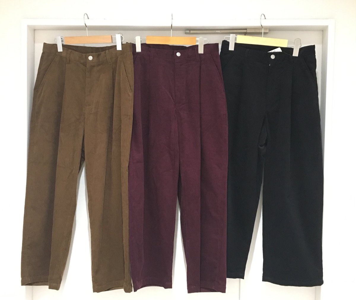 O Xrhsths Wego ららぽーとtokyo Bay店 Sto Twitter メンズ新作紹介 ワイドコーディロイイージーパンツ 3 990 税 秋冬といえばコーディロイ 季節の定番パンツがブラウン ワイン ブラックの3色で入荷致しました コーディロイ ワイドパンツ イージー