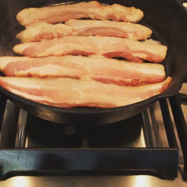 If this does not sound like heaven, something is wrong. #mmm, #bacon, #herepiggypiggy, #mmmbacon, #porkproducts, #centercutbacon, #porkfatrules, #castiron, #castironskillet, #oldschoolcooking ift.tt/2ONgrkQ