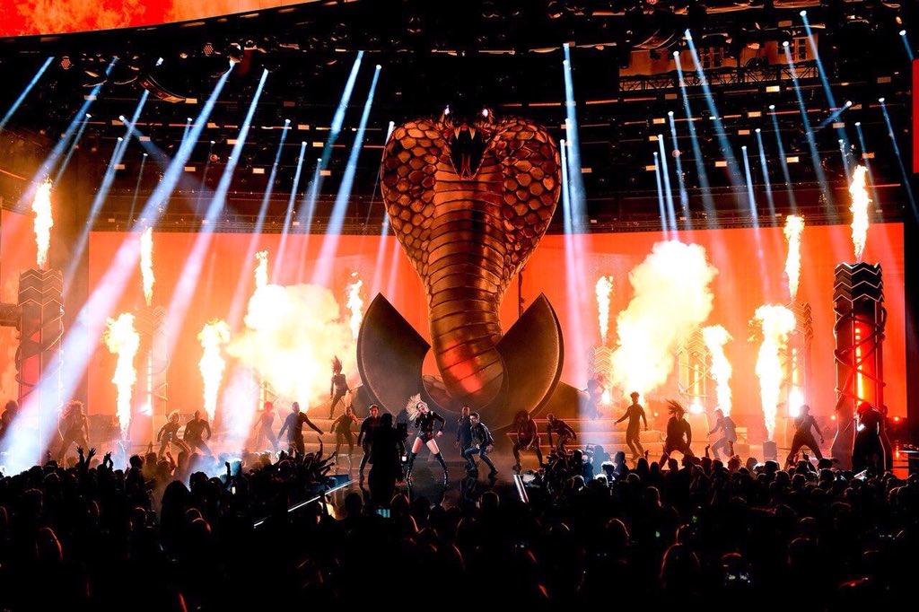 reputallison13's tweet image. It’s a typical Tuesday night❤️ @taylorswift13 @taylornation13 #TaylorSwiftAMAs