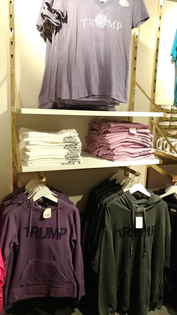 Gtb Pa Twitter トランプタワーの地下にあるトランプオフィシャルグッズショップ 服も帽子も全部trumpって入ってるし 買う人いるのかこれ って商品ばかりｗ 話のネタにはなりそうｗ