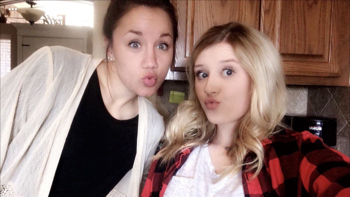 layniebrook's tweet photo. Sending big prayers to @kenseashyanne tomorrow!! I love you sis 💞🌟 https://t.co/mXH47ldxAG