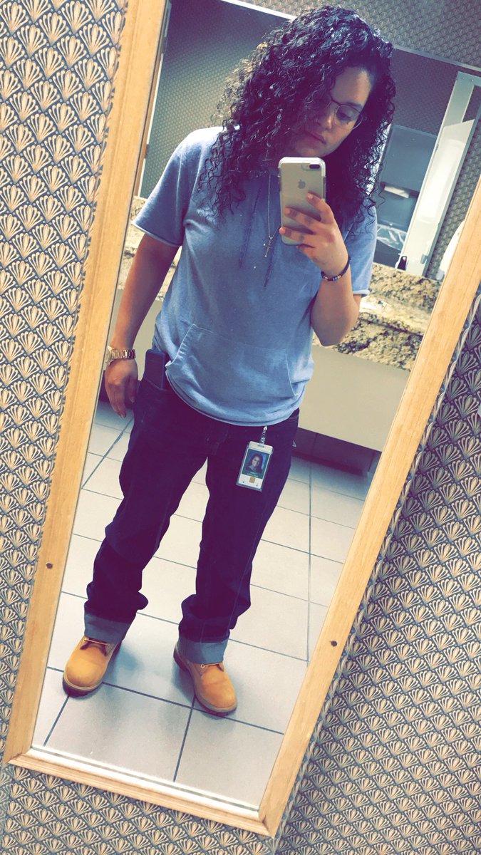 killaaakam_'s tweet photo. Bc it’s Wednesday &amp; GD I’m crushinggg 🤤 I’d for sure be sliding all up &amp; down her dm’s if I wasn’t already gunna marry her 🤪😋 #wednesbae #wcw #wcE https://t.co/AdhijglGTD