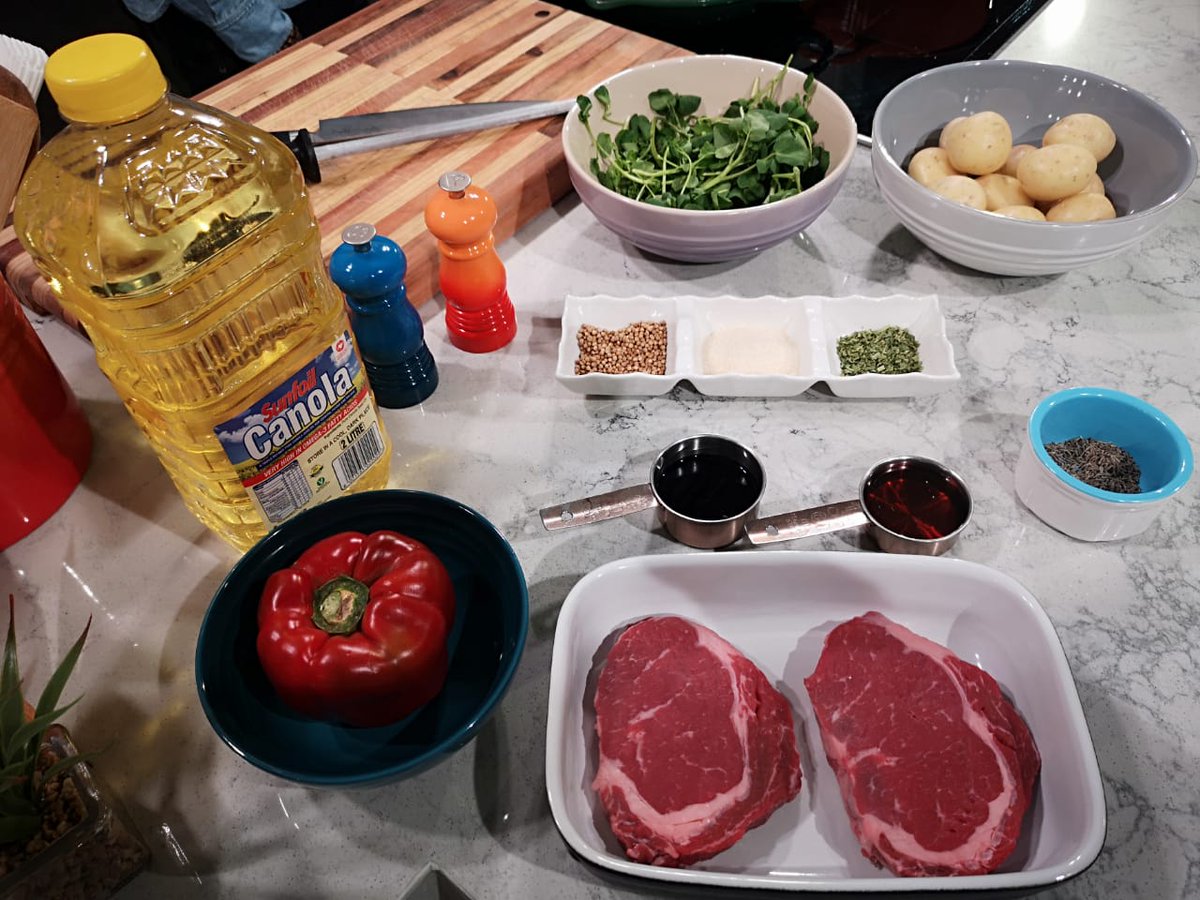 MorningShowSA's tweet photo. We are back in the kitchen and Chef Sylvester is ready and rearing to go with his fancy knives accompanied by Sunfoil and he will he preparing a delicious breakfast of warm potato and steak salad #NowWeCooking #WhatsYourBreakfast #MorningShowSA 📺☀️🗣💬 https://t.co/QHHNvIrzNu