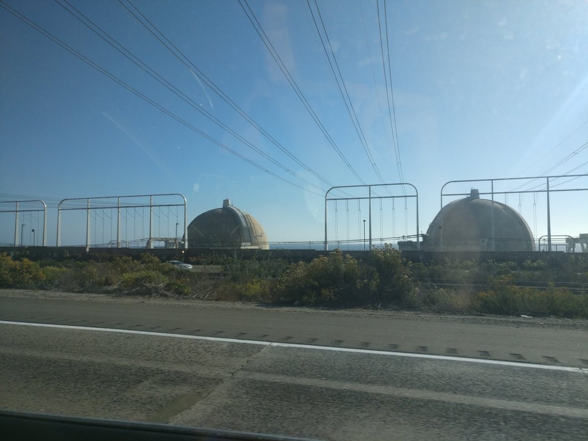 DesignedFelix's tweet photo. Day four: no surprises here. I'm still staring at the rear passenger seat headrest on our "lovely scenic road trip". Highlight of the day was these thirst inducing structures. #roadTrip #California https://t.co/uxB0traOlV