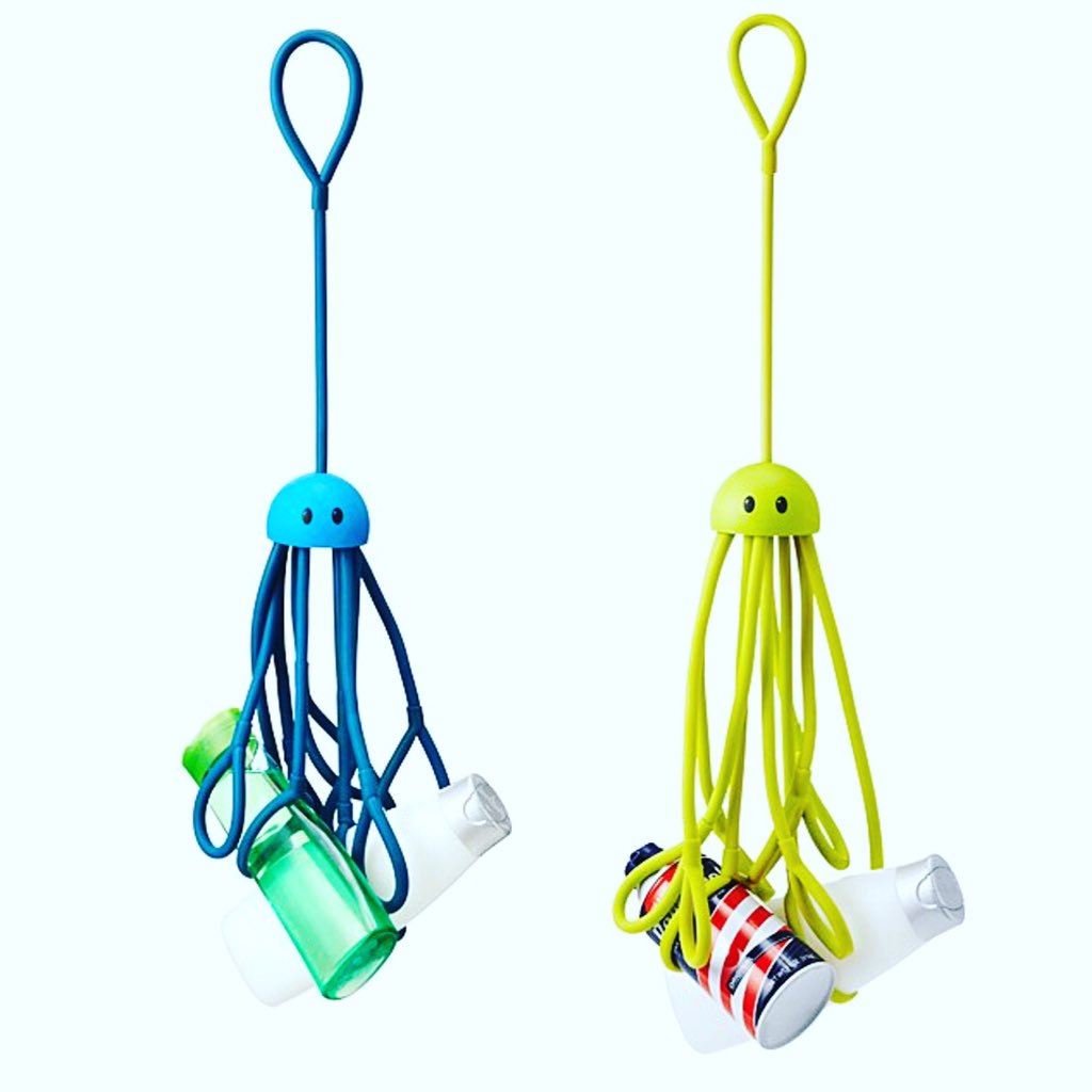 Uncommon Goods’ Shower Squids both eliminate bathtub clutter and add a bit of fun to a mundane part of the day 🐠 🌊 🚿