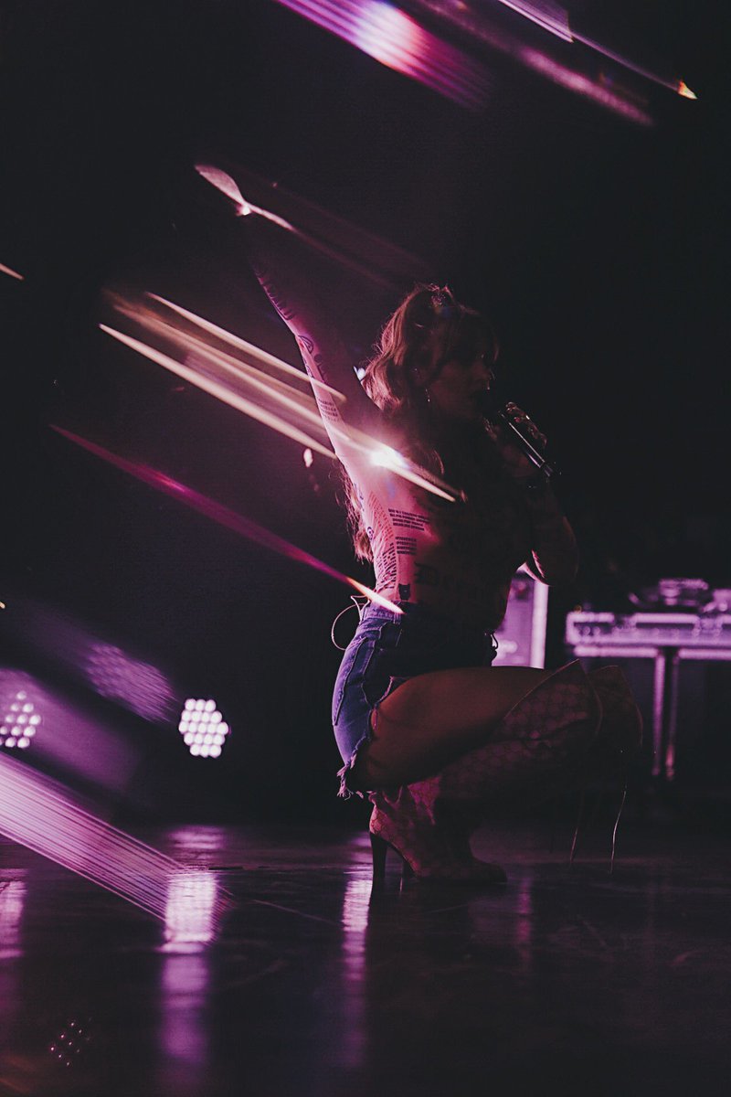 marroncreatives's tweet photo. Feels Right @alinabaraz
📸 :@GoldenvoiceSF
#TheColorOfYou #UrbanFlora https://t.co/YuPNJqIodt