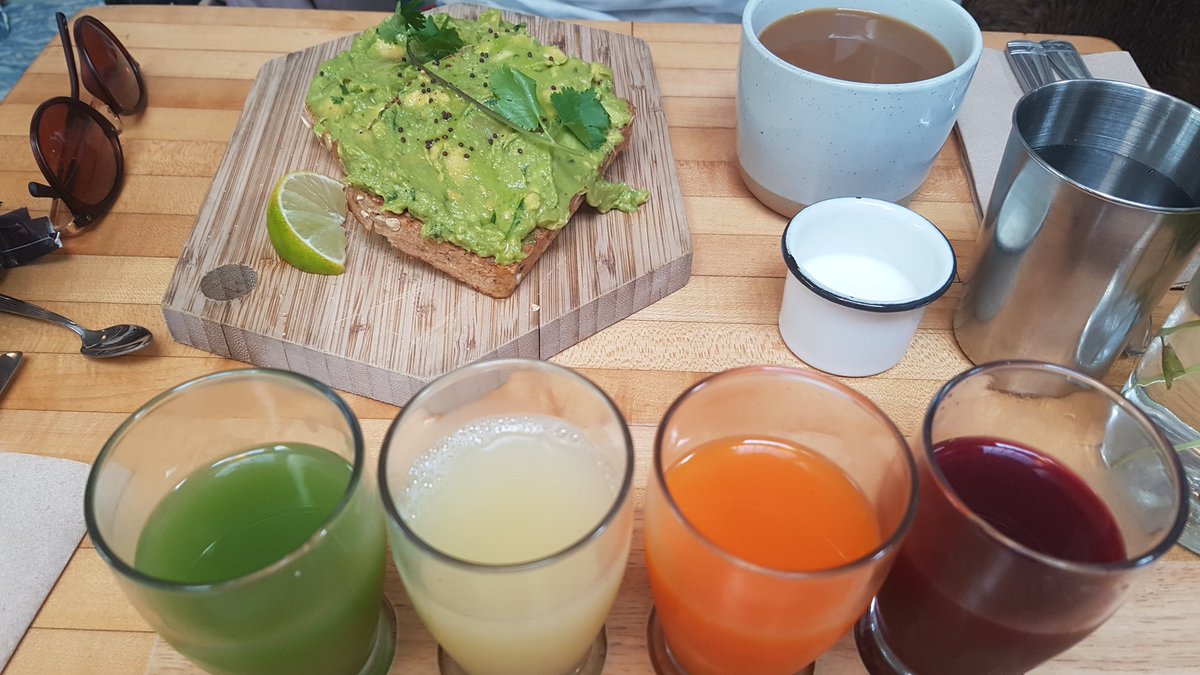 sparrowhawk80's tweet photo. Edel geht die Welt zugrunde.
#Steakbreakfast #Avocadolunch #Oysterafternoonsnack #Vagyuburgerdinner
#Honeymoon https://t.co/0oHdLeF84o