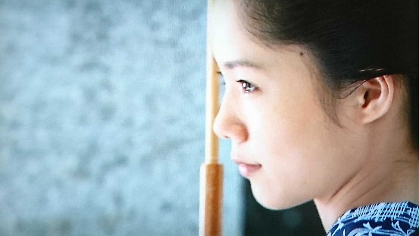 hasu* on X: ひさしぶりに蝶々さん🦋✨ 凛とした美しい横顔に惚れ惚れ…。 #宮崎あおい t.coZvGEInQhj4   X