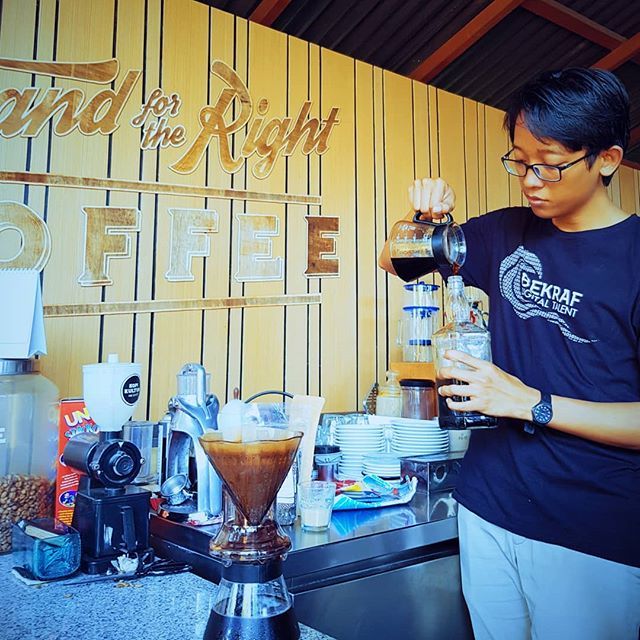 Salah satu tempat ngopi terasyik di Bali, <a href="/kopikultur/">Kedai Kopi Kultur</a>. Kami bercerita soal sulitnya bisnis kopi, mulai dari lokasi kedai di Kerobokan, Sunset Road hingga settle di Sanur, kolaborasi dengan banyak petani dan koperasi, kedai-kedai asyik di sekitar Sanur, s… ift.tt/2yjeWS3