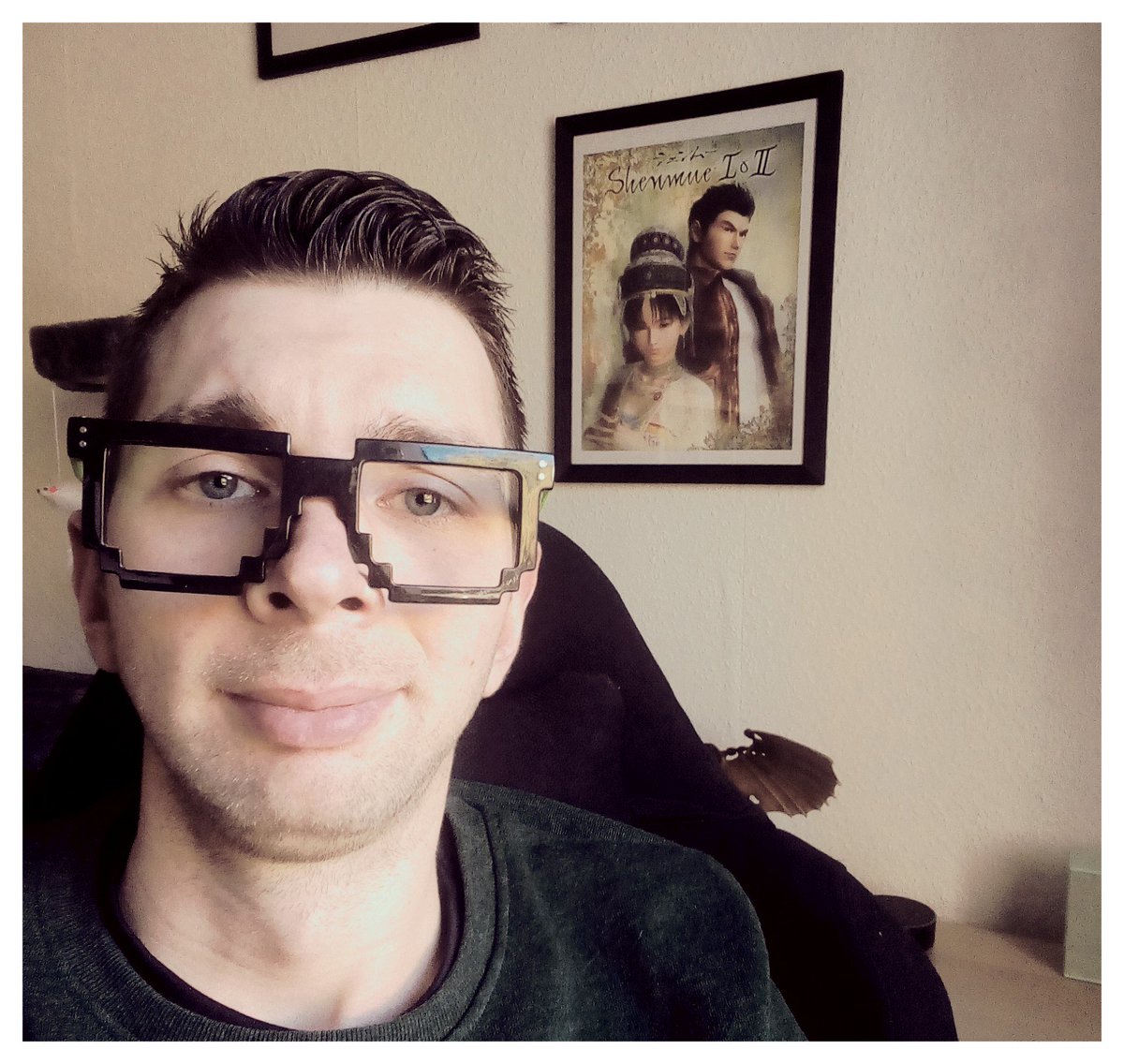 ClashNuts's tweet photo. Etwas müde &amp; etwas neben der Spur noch, aber ich freu mich euch heute im Livestream begrüßen zu dürfen.

Wir fangen mit Shenmue für die #XBoxOne an.

Gegen 20 Uhr geht's los auf https://t.co/m4IkmwtS0I

#ClashnutsZweigstelleRuhrpott

@MixerShares @WatchMixer https://t.co/0IDQmWFgTH