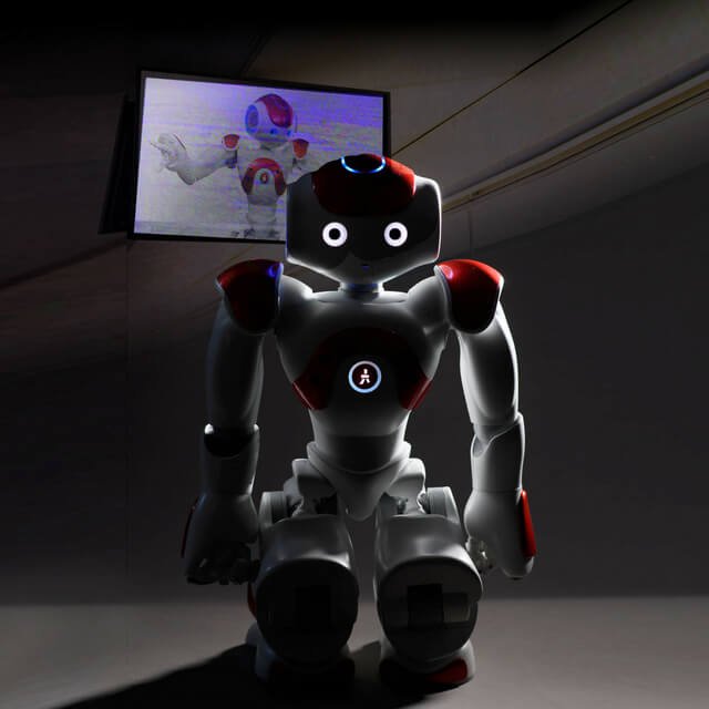 Looking for something to do with the fam in Oct half-term? See #AboutaBot <a href="/CORNERSTONEfun/">Cornerstone</a> on Sat 27 Oct! Suitable for the whole family (children 8+) this show is a symphony for the senses + will be the 1st show to feature a live robot as the lead role! bit.ly/2Nzi7cV 🤖