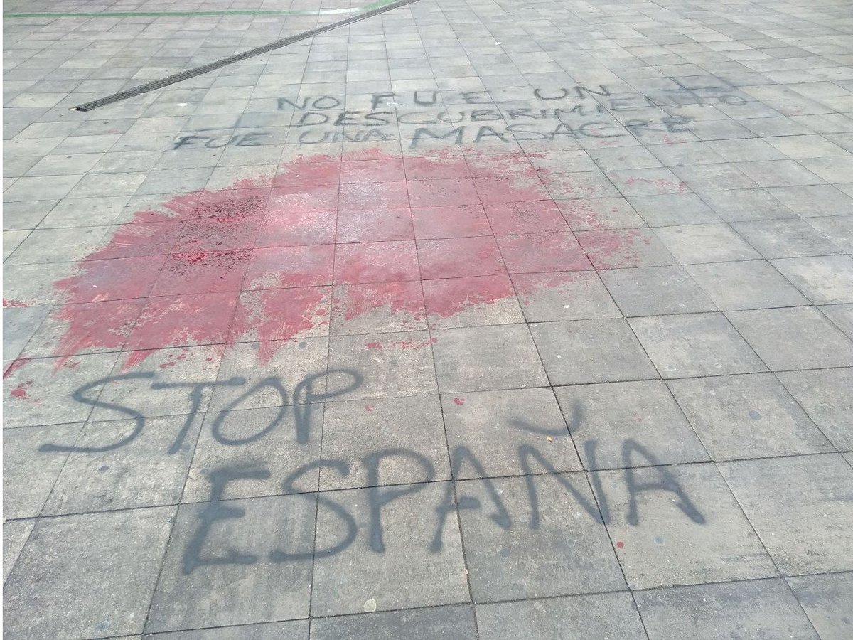 FEL_Madrid's tweet photo. La UAM se engalana contra el colonialismo y el racismo, no tenemos nada que celebrar.
Las raíces de España y de Europa se hunden en la explotación y exterminio de otros pueblos y culturas.
Es una fecha de dolor y recuerdo.
#12octNadaQueCelebrar https://t.co/pPF3A9tpvx