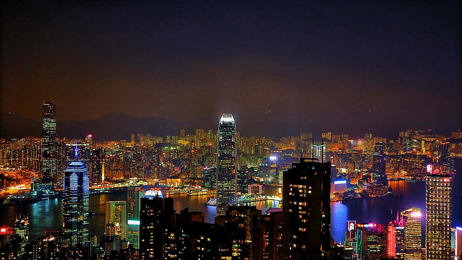 やんやん 看護師っぽくないナースマン 長崎と共に世界新三大夜景の１つ香港の夜景 長崎よりも高層ビルが多く都会的な夜景でとても綺麗でした 夜景は写真撮るのが難しい 香港 香港夜景 Hongkong 世界新三大夜景 夜景 香港旅行 旅 旅行 Trip