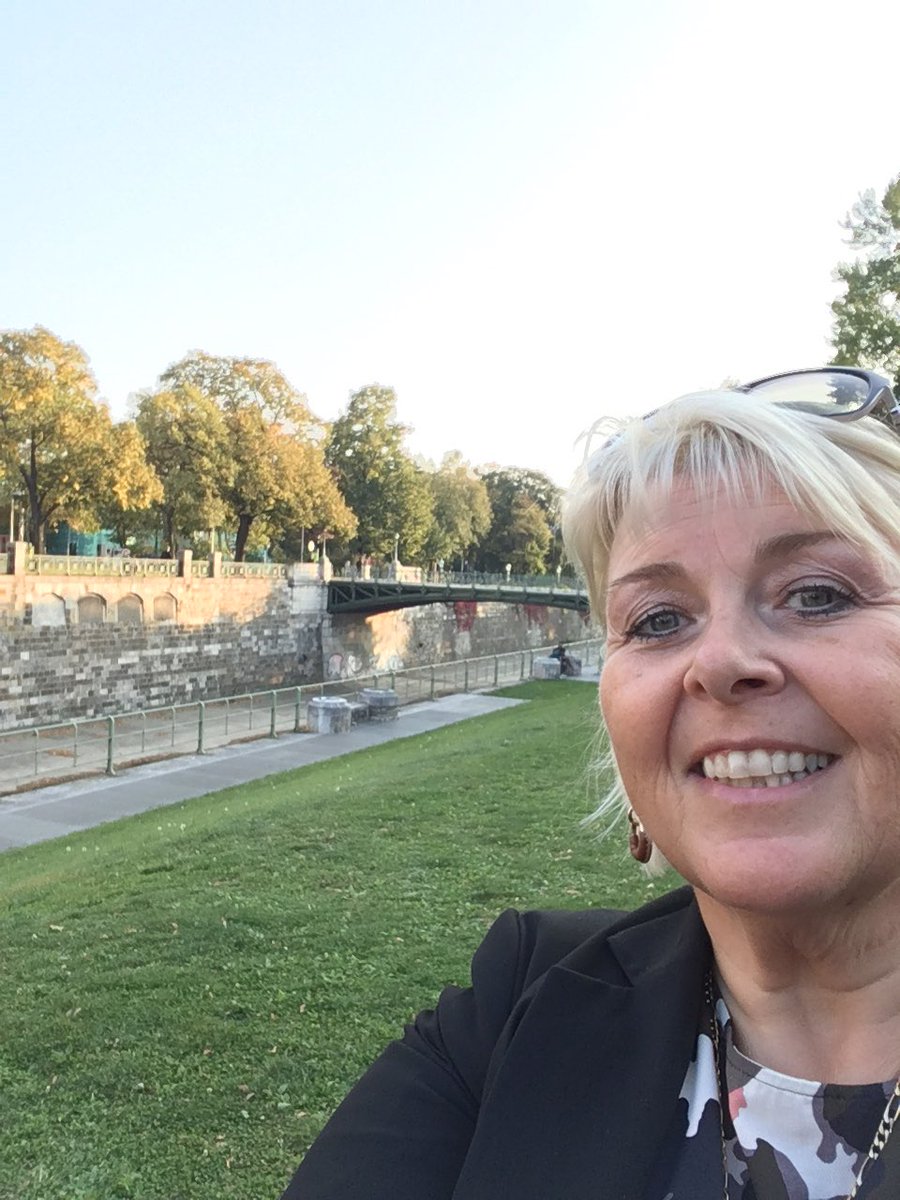Sannedemey's tweet photo. @northseaport discovering @EPCAnetwork. Thousands of people all over Vienna. Walking from one meeting to another! #sunishining All about #chemicals! https://t.co/wyi6WGmpBj
