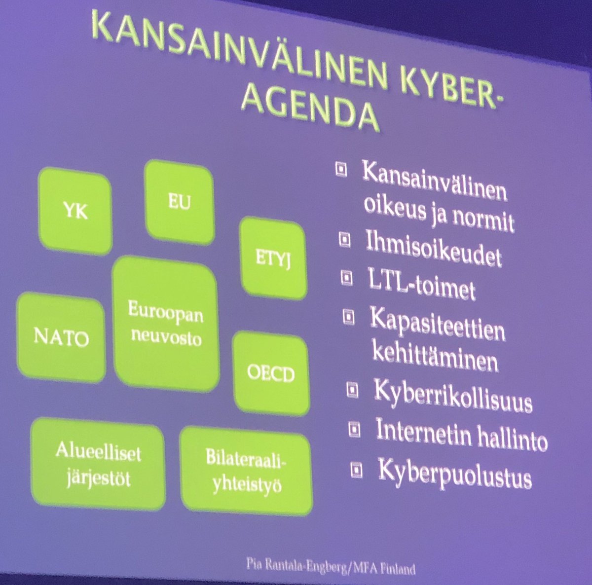 kimmorousku's tweet photo. #Kybersuurlähettiläs Pia Rantala-Engberg @Ulkoministerio kertoo ei niin tunnettua kyberin ulottuvuutta, #kyberpolitiikka #kyberdiplomatia #CyberSecurityNordic2018 #CSN2018 @VRK_Uutiset #digiturva https://t.co/nPKW6JkMIC