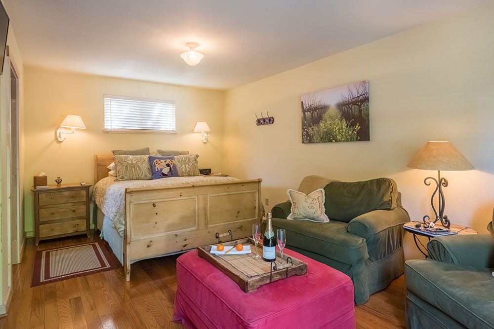 vacationsabroad's tweet photo. Indulga in the #Calistoga #hotsprings while staying in these luxury cottages https://t.co/BeJ2HrkVpg https://t.co/DqsznXSzPv