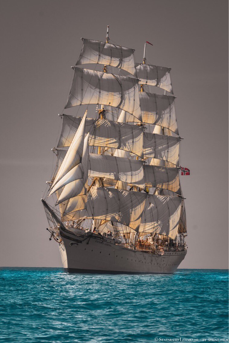 NLDA_DOSCO's tweet photo. Morgen vertrekken de eerstejaars #adelborsten #kim naar Bergen #Noorwegen. Aan boord van #Statsraad Lehmkuhl (foto Jesper Rosenmai) wordt gewerkt aan maritieme vorming, leiderschapsontwikkeling en samenwerking. Tijdens de reis wordt de haven van Reykjavik aangedaan. https://t.co/tDmtYsoFLw