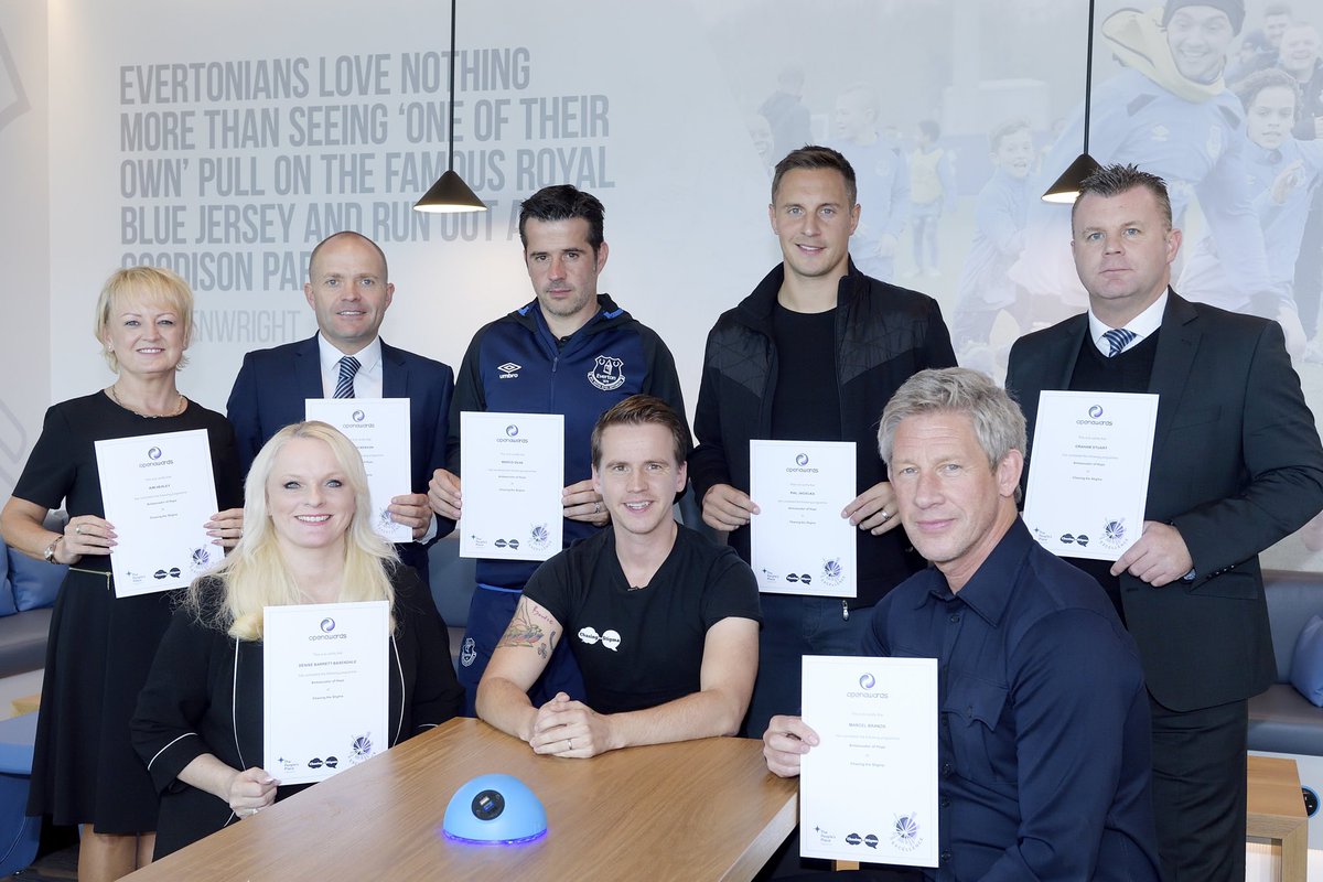 TheBlueRoomEFC's tweet photo. It’s #WorldMentalHealthDay &amp; #EFC &amp; @EITC have made a commitment to give all staff an understanding of mental health via accredited training, with club officials first to complete @ChasingStigma ‘Ambassadors of Hope’ training programme. 

Fantastic work from all concerned. 💙 https://t.co/bwrIXT02Xy
