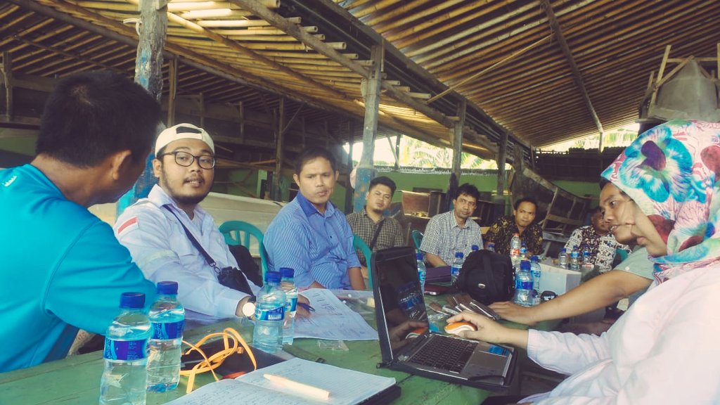 skpt_biak's tweet photo. Hallow apa kbr Guys.?Smoga baik2 aja.BiakMen doakan. Oiya BiakMen mau berbagi info bahwa telah dilakukan Kick Of Meeting pekerjaan pembangunan Kapal 3GT di Biak Numfor lho.Smoga cepat selesai pekerjaan yah Guys. Dan segera bisa dinikmati nelayan Biak.
@Ditjen_PDSPKP 
@kkpgoid https://t.co/yUXRtBpgru