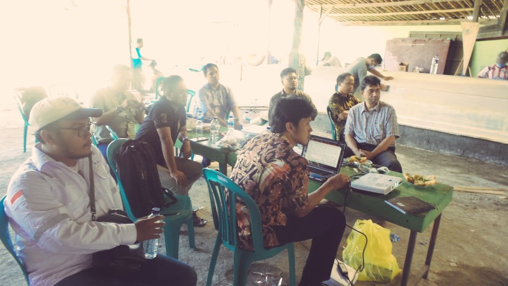 skpt_biak's tweet photo. Hallow apa kbr Guys.?Smoga baik2 aja.BiakMen doakan. Oiya BiakMen mau berbagi info bahwa telah dilakukan Kick Of Meeting pekerjaan pembangunan Kapal 3GT di Biak Numfor lho.Smoga cepat selesai pekerjaan yah Guys. Dan segera bisa dinikmati nelayan Biak.
@Ditjen_PDSPKP 
@kkpgoid https://t.co/yUXRtBpgru