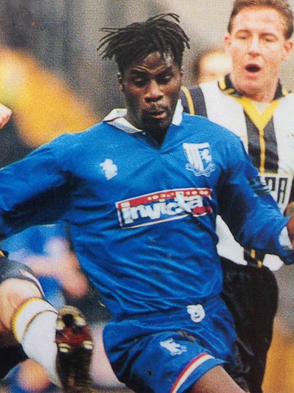 Happy 44th Birthday to former striker Ade Akinbiyi! 

Have a good day 