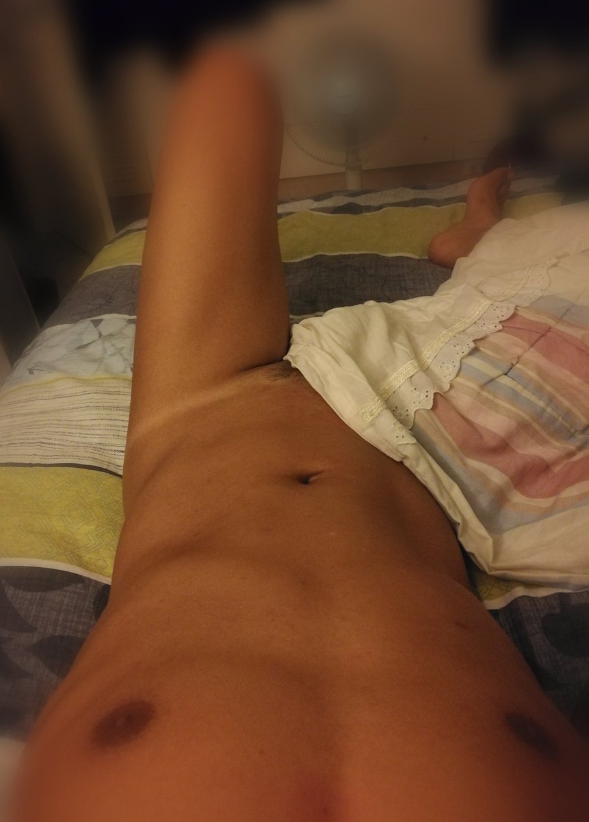 crossfitwa's tweet photo. Bed time

#bedtime
#tanline
#selfie
#雙十節 https://t.co/TduJIk0tb9