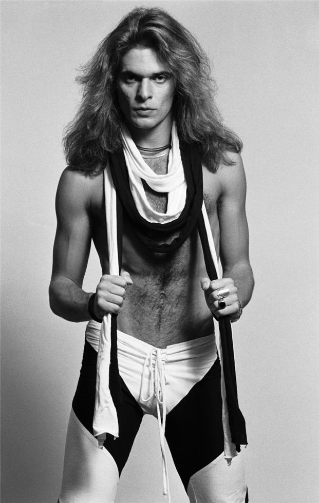 David Lee Roth aka Diamond Dave, Van Halen!
Razpon glasu 5 oktav+3 note! Well, Happy Bday Dave!   